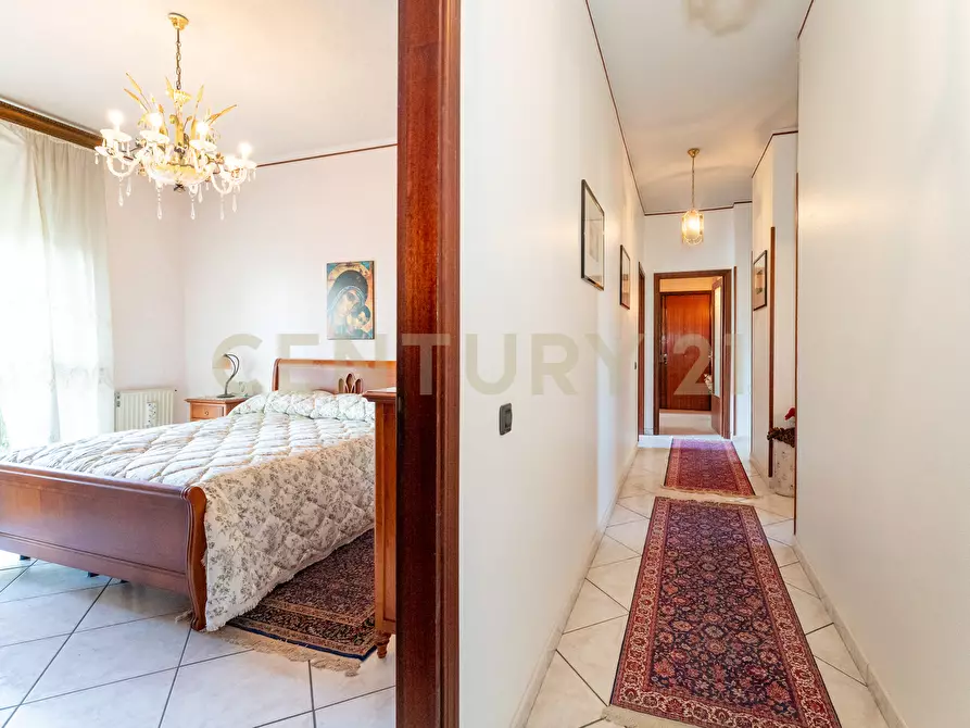 Immagine 35 di Pentalocale in vendita  in Viale Nitta 16b a Catania