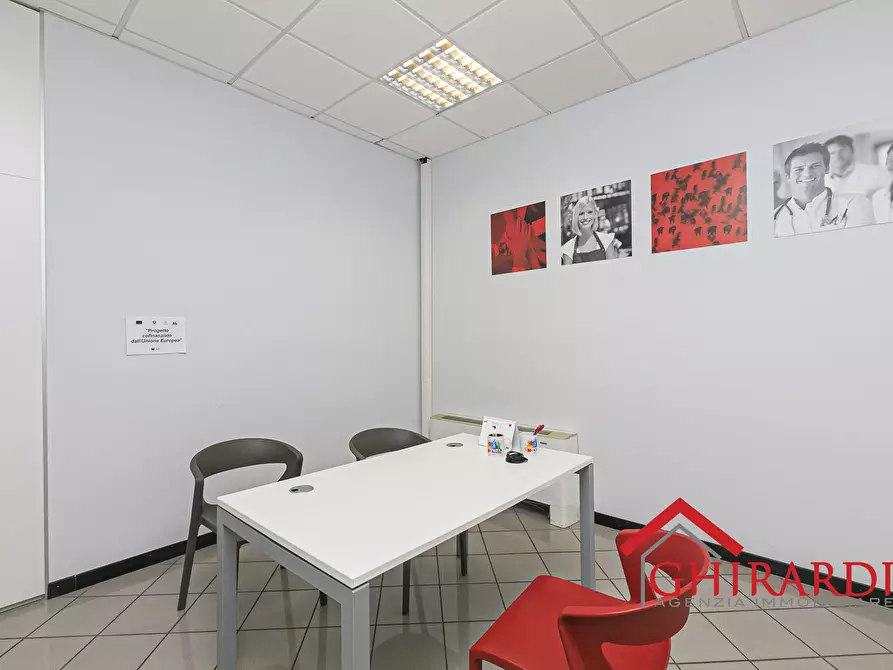Immagine 7 di Ufficio in vendita  in Via Bombrini a Genova