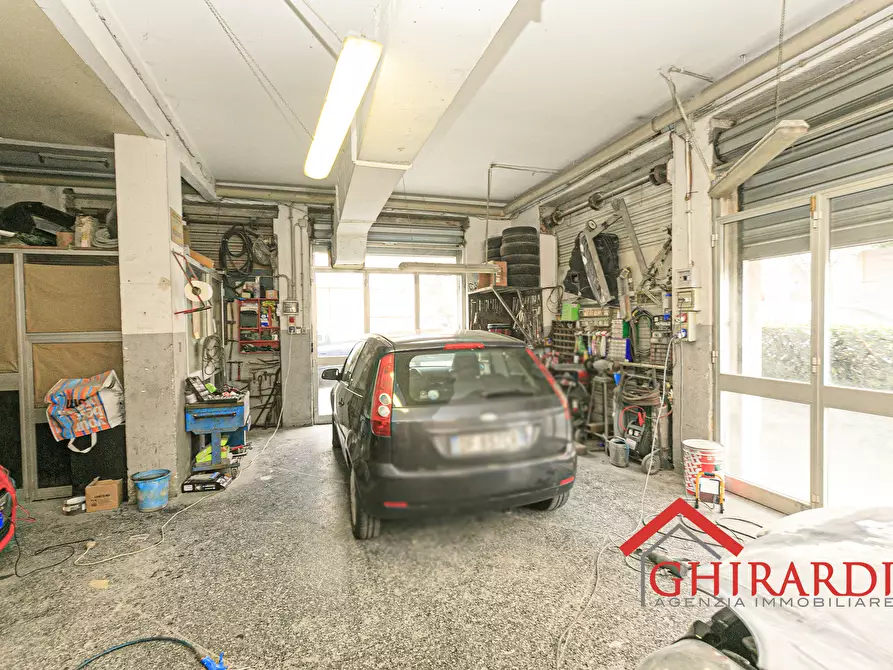 Immagine 8 di Attività artigianale in vendita  in VIA VEZZANI 210R a Genova