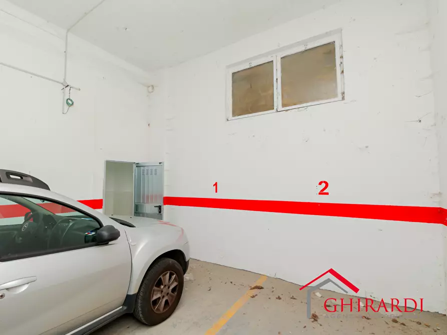 Immagine 4 di Magazzino in affitto  in VIA CHIARAVAGNA 18R a Genova