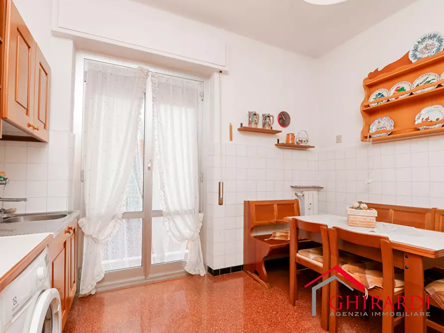 Immagine 9 di Quadrilocale in vendita  in SALITA CATALDI 20B a Genova