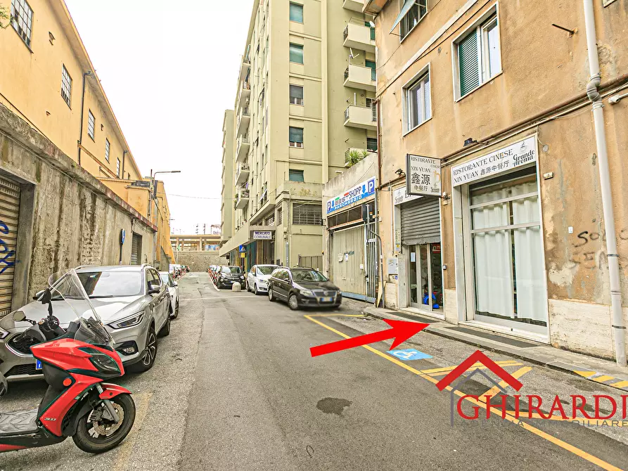 Immagine 33 di Locale commerciale in vendita  in VIA SALUCCI 13-15R a Genova