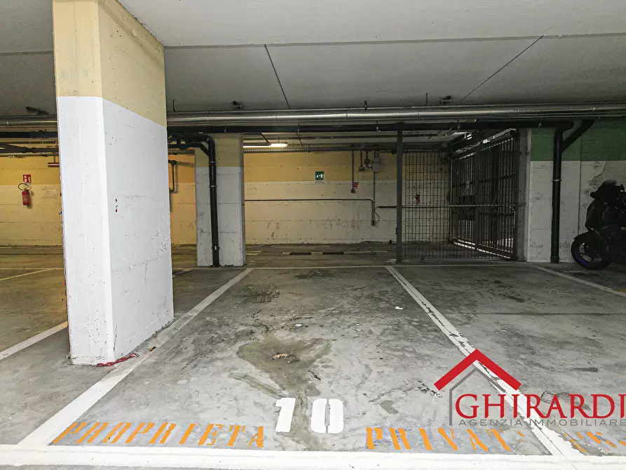Immagine 10 di Garage in vendita  in Via Bombrini a Genova