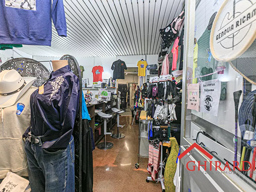 Immagine 2 di Attività commerciale in vendita  in VICO CAMPETTO 3/5 R a Genova