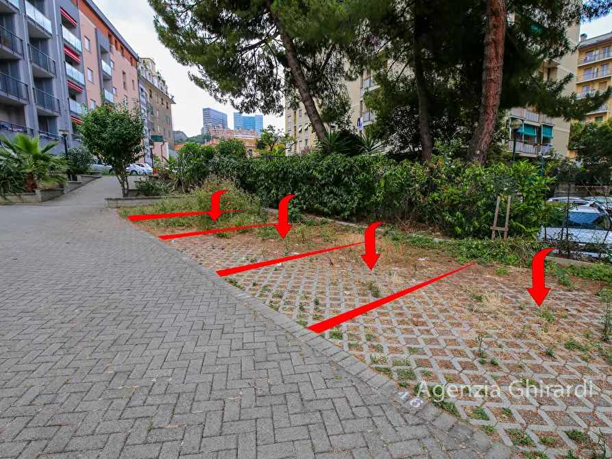 Immagine 2 di Garage in vendita  in Via Pier Domenico da Bissone 36R a Genova