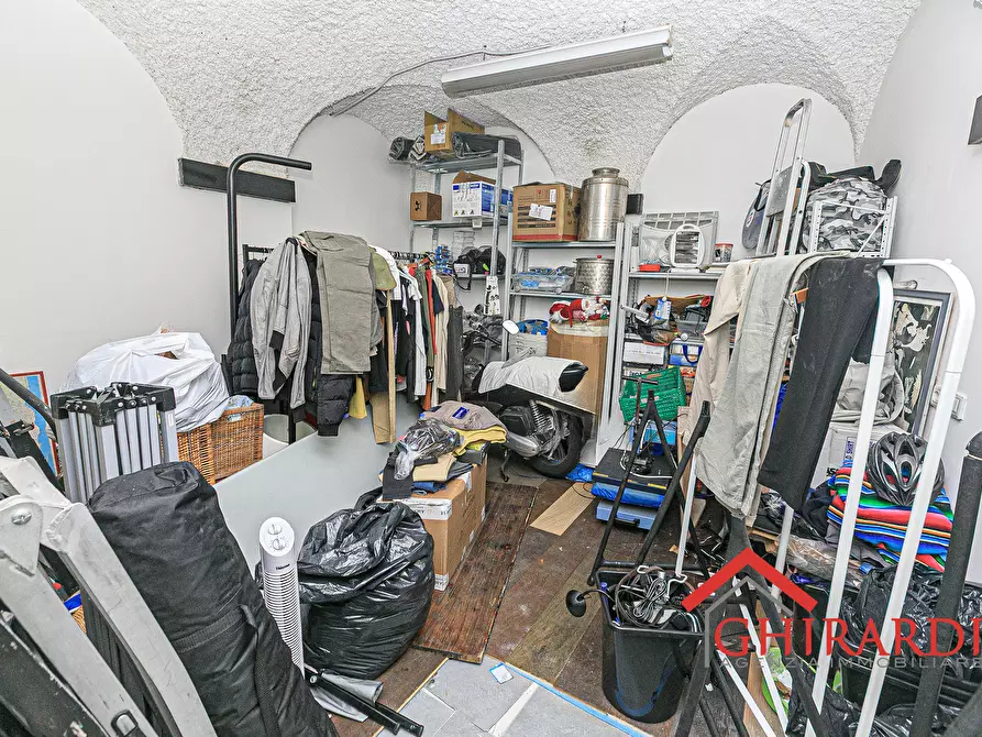 Immagine 28 di Attività commerciale in vendita  in VICO CAMPETTO 3/5 R a Genova