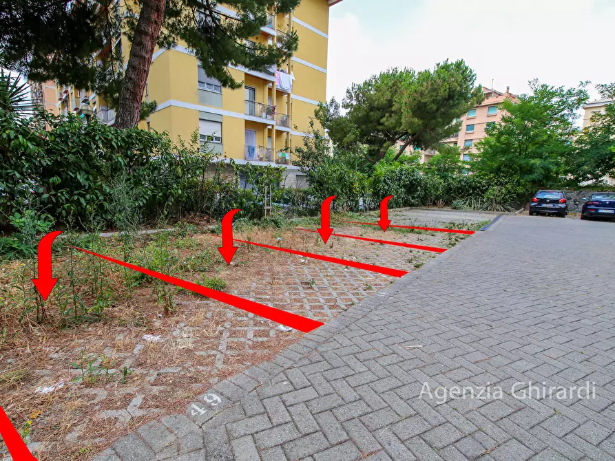 Immagine 1 di Garage in affitto  in Via Pier Domenico da Bissone 36R a Genova