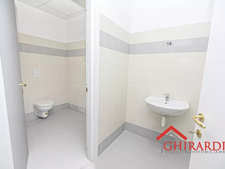 Immagine 12 di Ufficio in affitto  in Via Enrico Albareto 21 a Genova