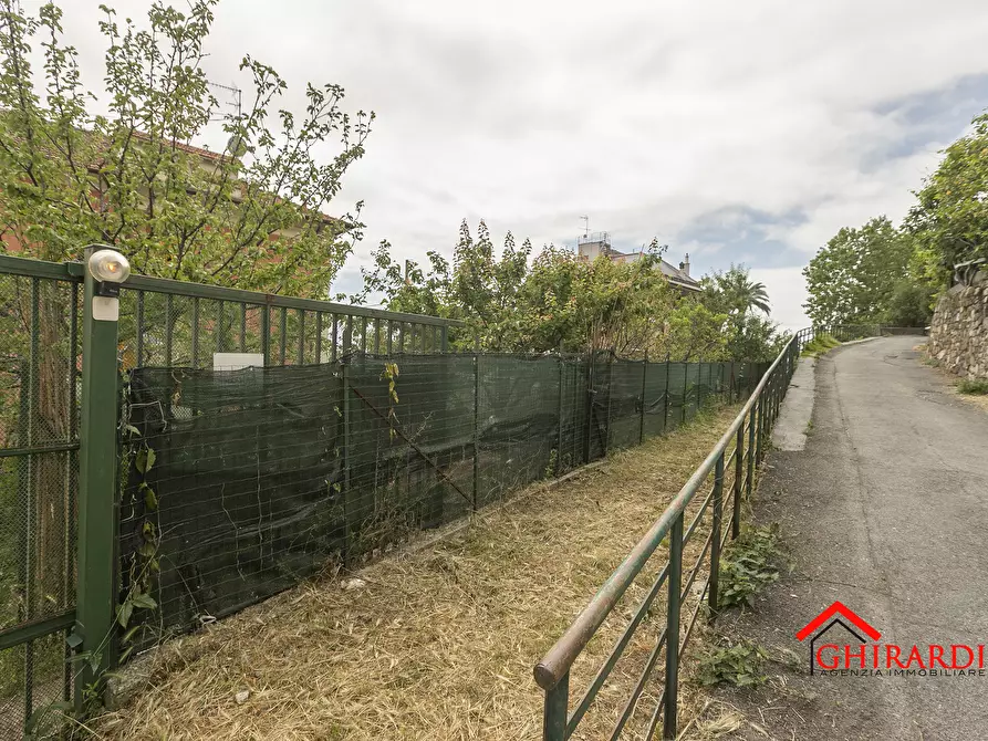 Immagine 23 di Garage in vendita  in Viale Villa Chiesa a Genova
