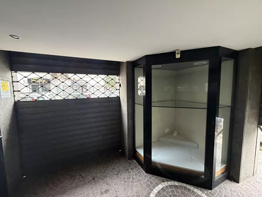 Immagine 17 di Locale commerciale in vendita  in via vittorio veneto a Nettuno