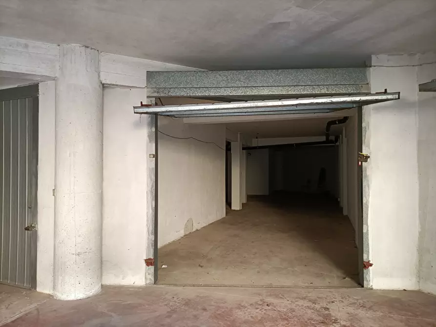 Immagine 4 di Garage in vendita  in Via Montegrappa a Nettuno