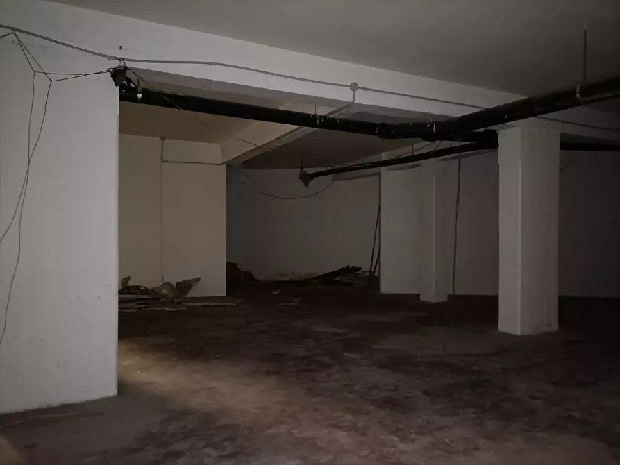 Immagine 16 di Locale commerciale in vendita  a Nettuno