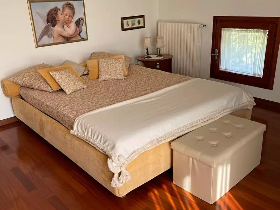 Immagine 14 di Villa in vendita  a Livorno