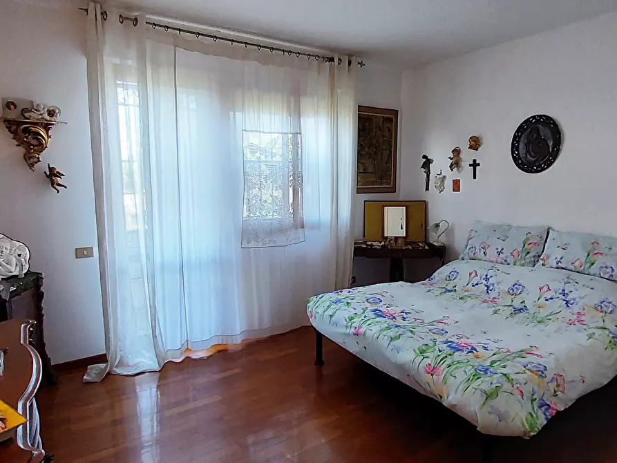 Immagine 22 di Villa in vendita  a Livorno