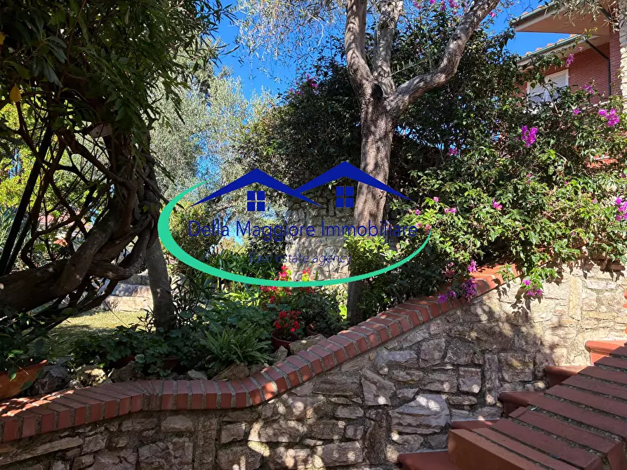 Immagine 35 di Villa in vendita  a Livorno