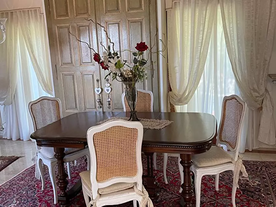 Immagine 11 di Villa in vendita  a Livorno