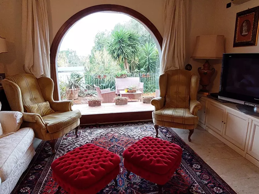 Immagine 2 di Villa in vendita  a Livorno