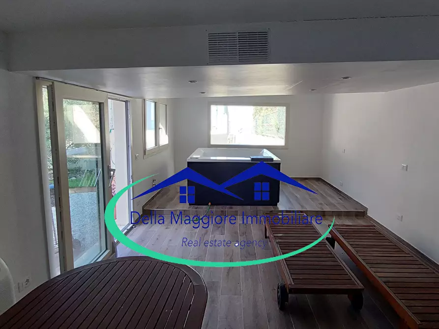 Immagine 36 di Villa in vendita  a Livorno