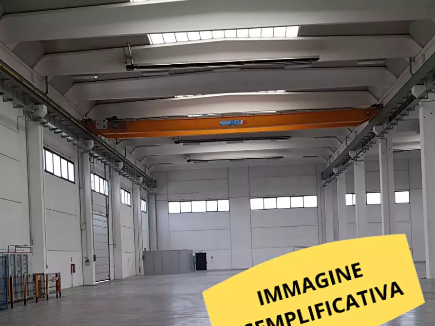 Immagine 8 di Attività artigianale in affitto  a Parma