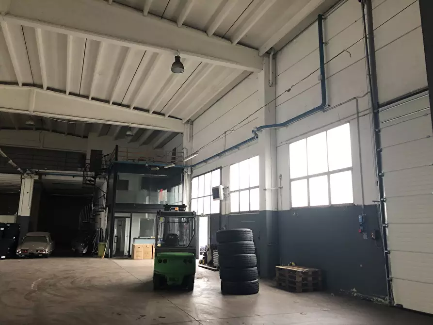 Immagine 2 di Attività artigianale in vendita  a Parma