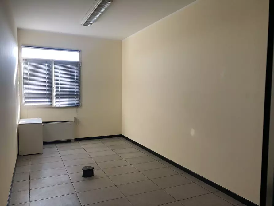 Immagine 8 di Attività artigianale in vendita  a Parma