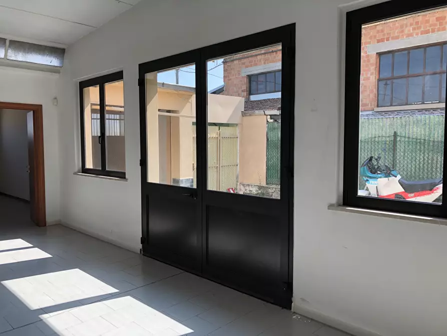 Immagine 4 di Attività artigianale in vendita  a Parma