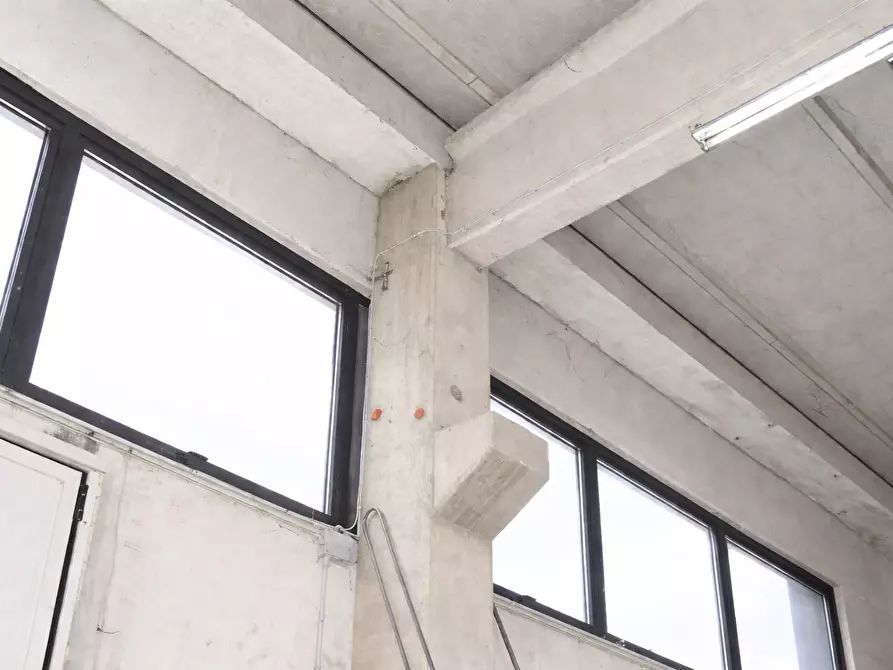 Immagine 8 di Attività artigianale in affitto  a Parma