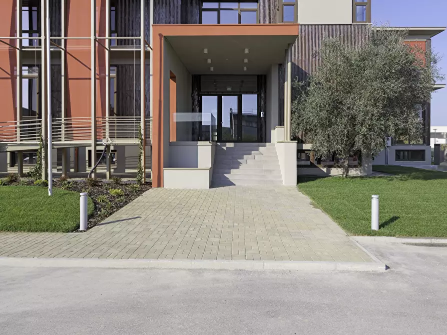 Immagine 3 di Ufficio in vendita  a Parma