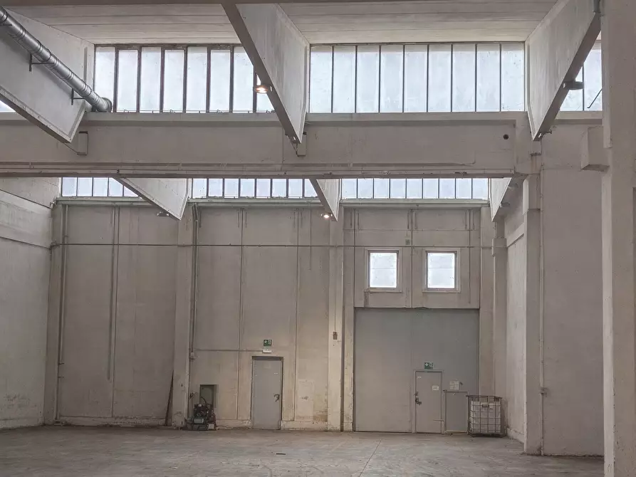 Immagine 3 di Attività artigianale in vendita  a Parma