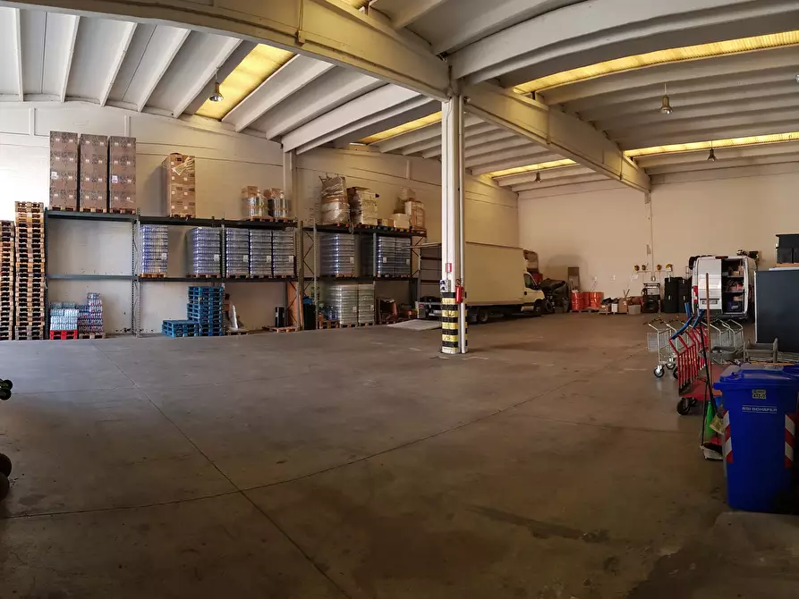 Immagine 2 di Capannone industriale in affitto  a Parma