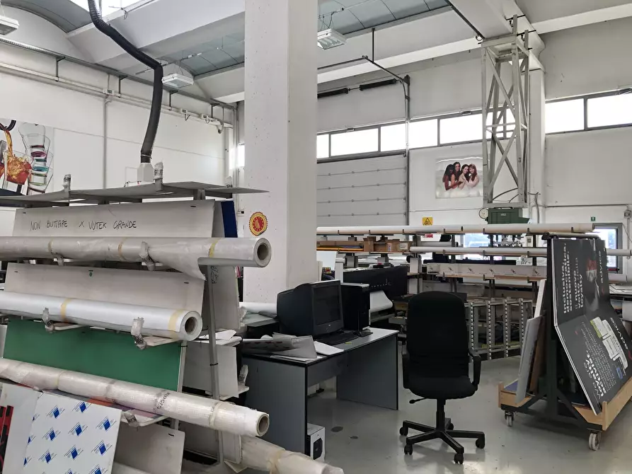 Immagine 6 di Attività artigianale in vendita  a Parma