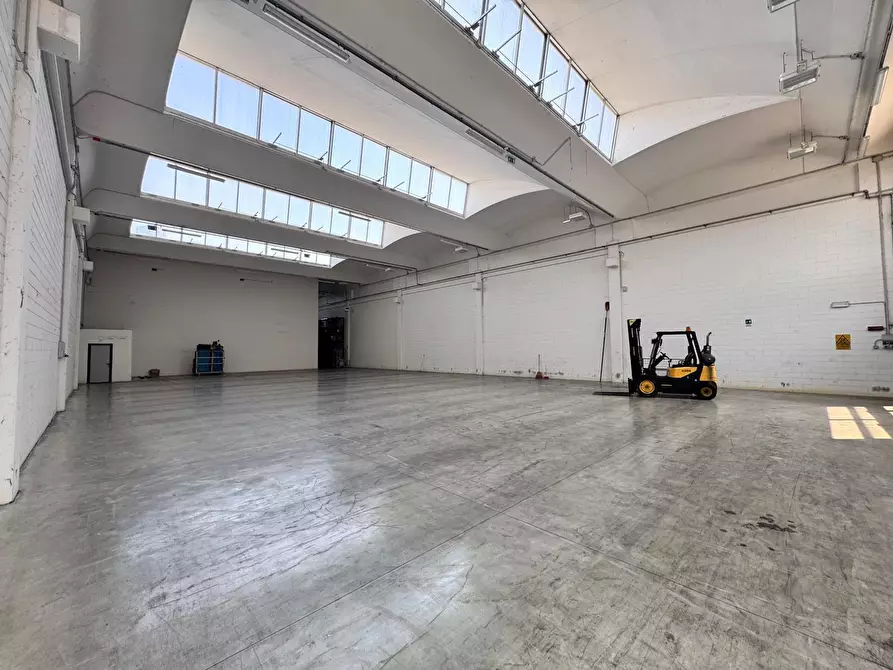 Immagine 20 di Attività artigianale in affitto  a Parma