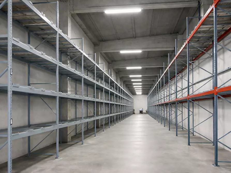 Immagine 2 di Attività artigianale in affitto  a Parma