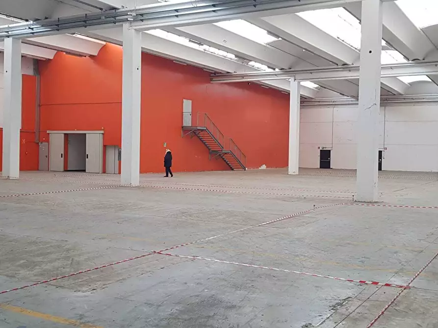 Immagine 2 di Capannone industriale in vendita  a Parma