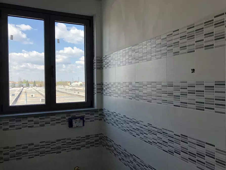 Immagine 8 di Ufficio in affitto  a Parma