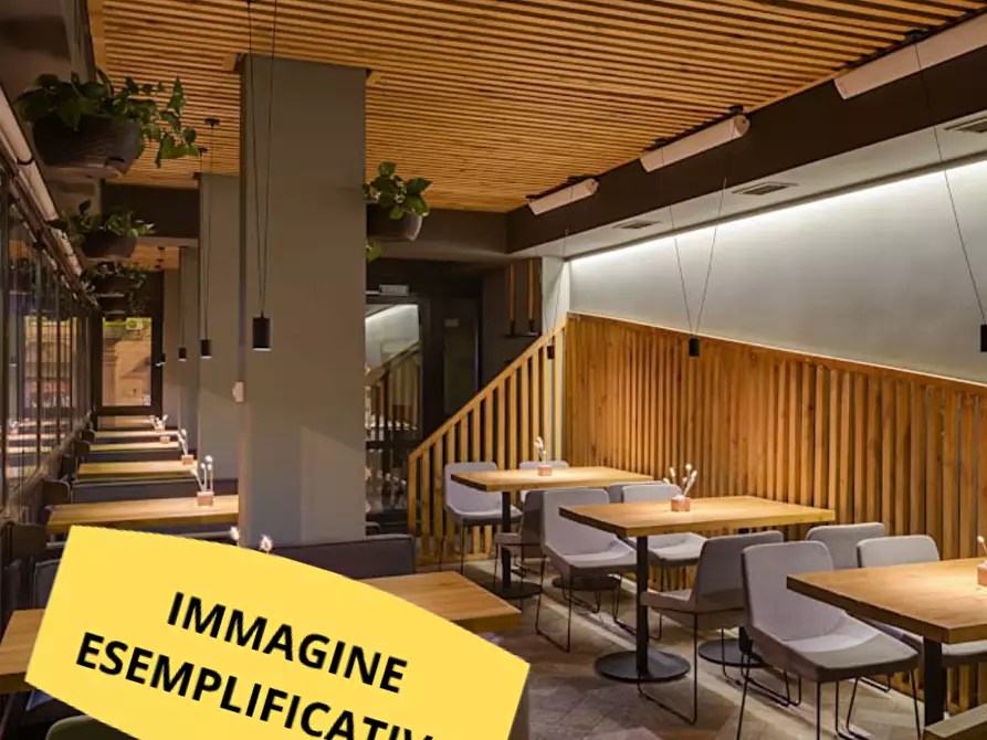 Immagine 5 di Locale commerciale in affitto  a Parma