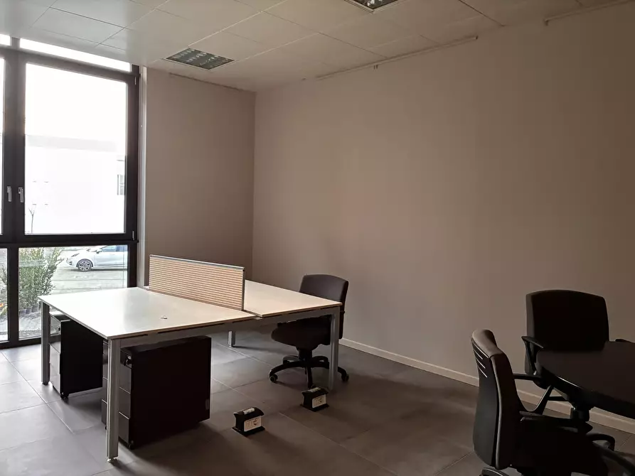 Immagine 11 di Ufficio in vendita  a Parma