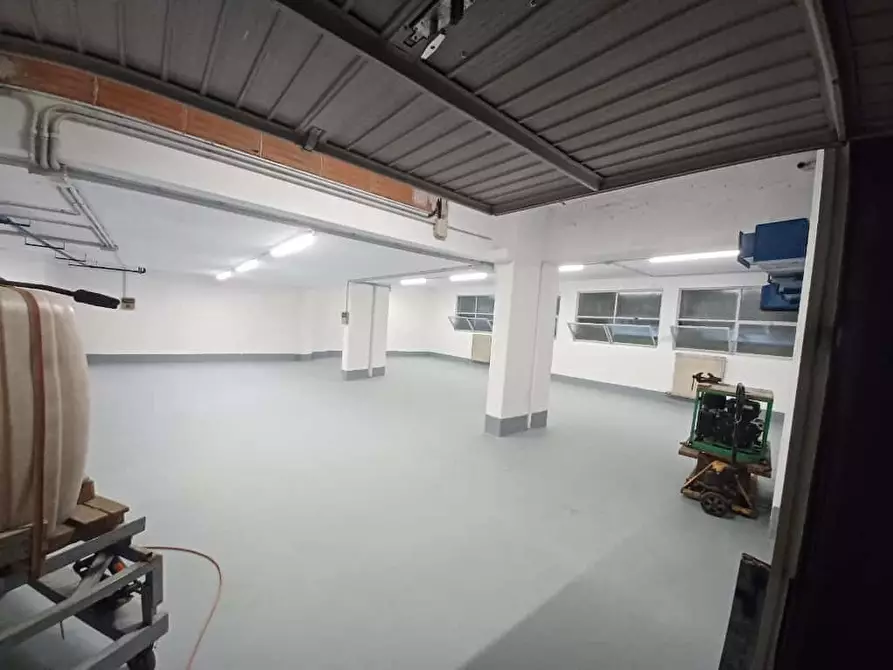 Immagine 15 di Locale commerciale in affitto  a Trento