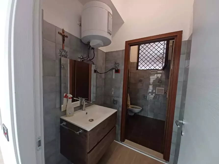 Immagine 6 di Locale commerciale in affitto  a Trento