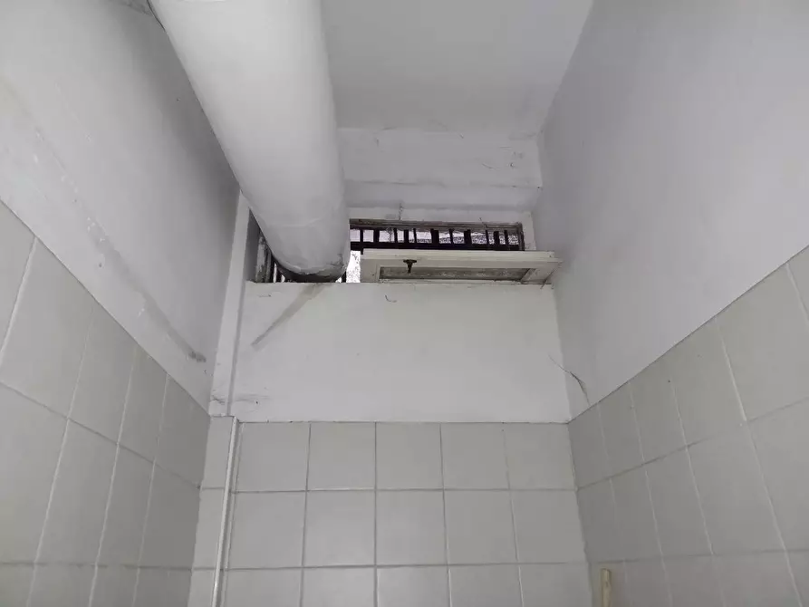 Immagine 9 di Locale commerciale in affitto  a Trento