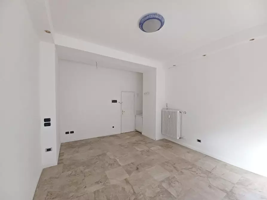 Immagine 4 di Locale commerciale in vendita  a Trento