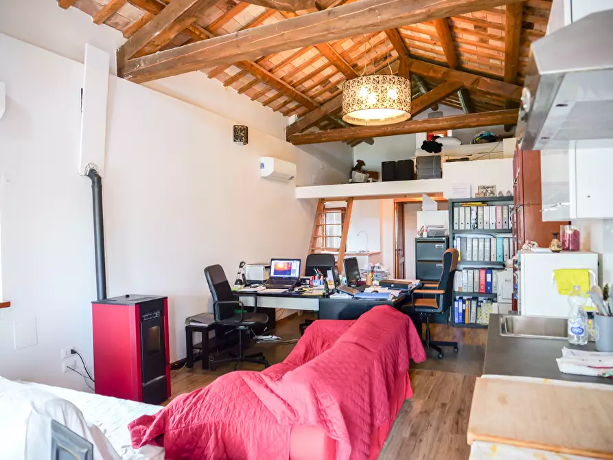 Immagine 61 di Villa in vendita  in VIA CHIARAVALLESE a Osimo