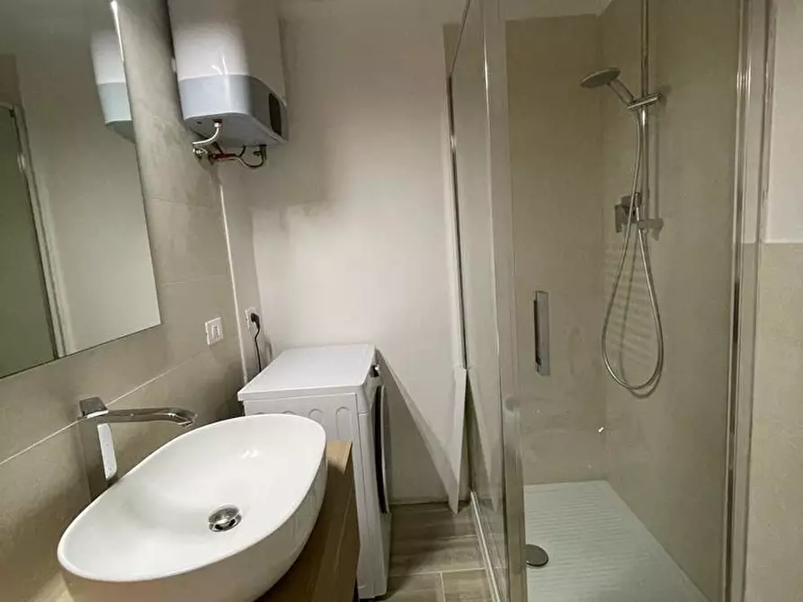 Immagine 5 di Bilocale in vendita  in Via Claudio Salmoni a Ancona