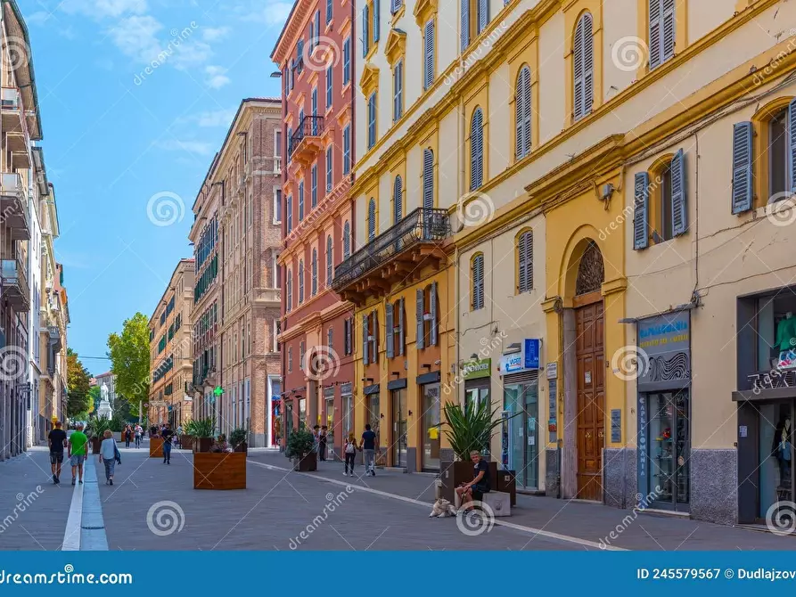 Immagine 10 di Trilocale in vendita  in Corso Giuseppe Garibaldi a Ancona