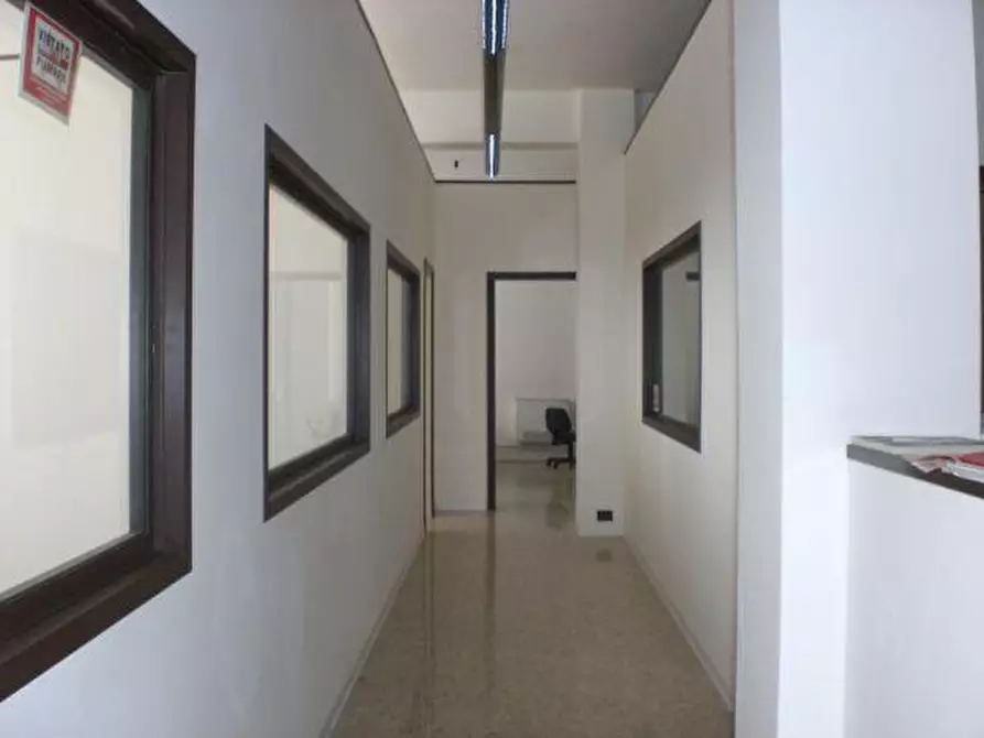 Immagine 5 di Locale commerciale in vendita  in VIA DEL COMMERCIO a Ancona