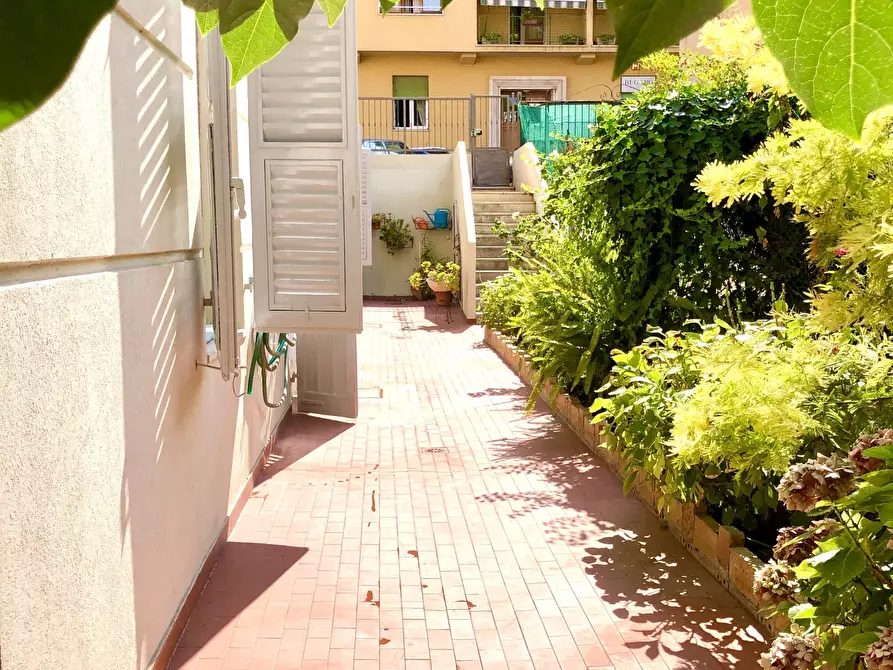 Immagine 25 di Stanza singola in affitto  in Via Francesco Rismondo a Ancona