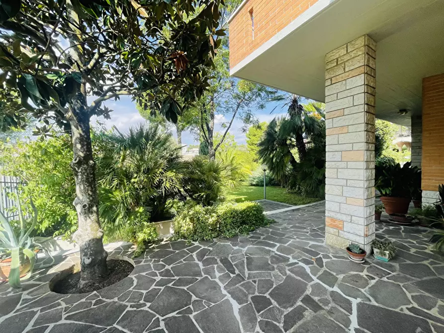 Immagine 14 di Villa in vendita  in Via Cagiata a Osimo