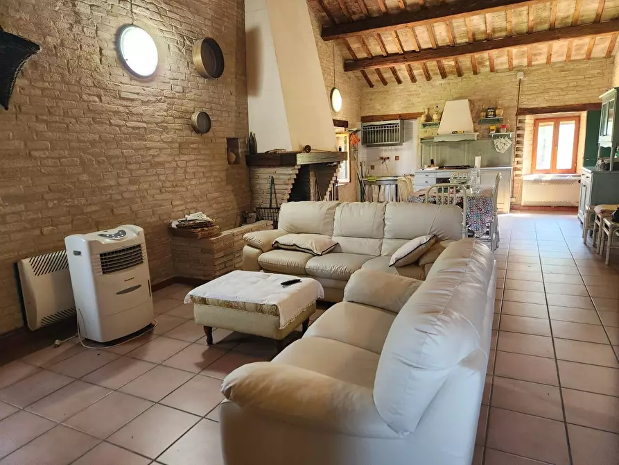 Immagine 16 di Rustico / casale in vendita  a Recanati