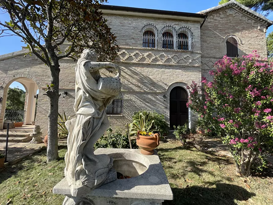 Immagine 9 di Villa in vendita  in VIA chiaravallese a Osimo