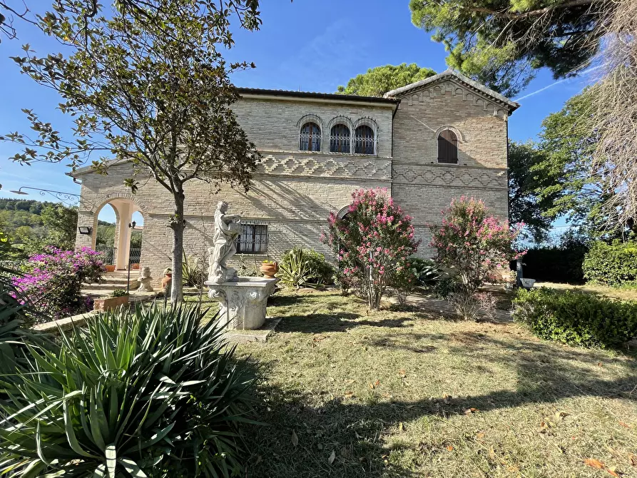 Immagine 10 di Villa in vendita  in VIA chiaravallese a Osimo